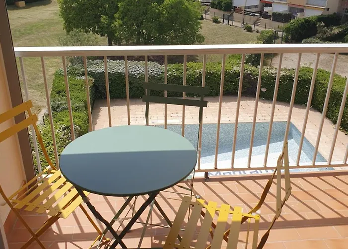 LES TERRASSES DE LA BARONNIE Appartement climatisé avec 1 chambre et piscine ouverte de fin Mai à mi Septembre Parking securisé avec accroches vélo disponible sans supplement